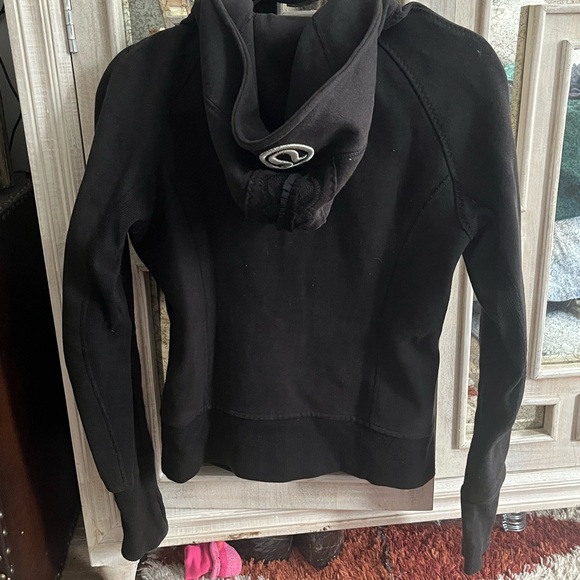 SCUBA HOODIE Lululemon *Lux Ruffle Black* SIZE 6
Limited Edition Hiver 2013 - Picture 9 of 13